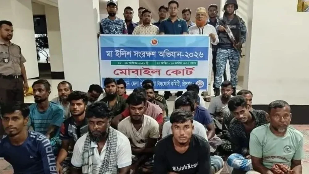 চাঁদপুরে মা ইলিশ শিকারের দায়ে ৬৪৬ জেলে আটক করে পুলিশ